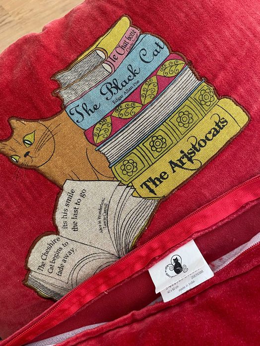 Conjunto almofadas decorativas 2+1 c/ apontamentos de gatos e livros