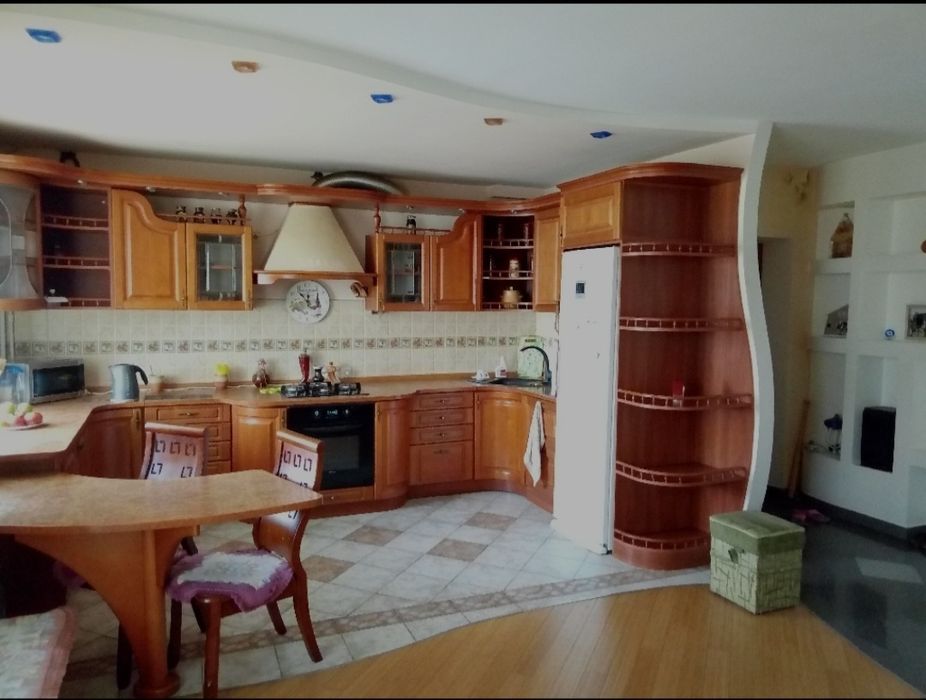 Продам 4-к Квартиру на Парковой