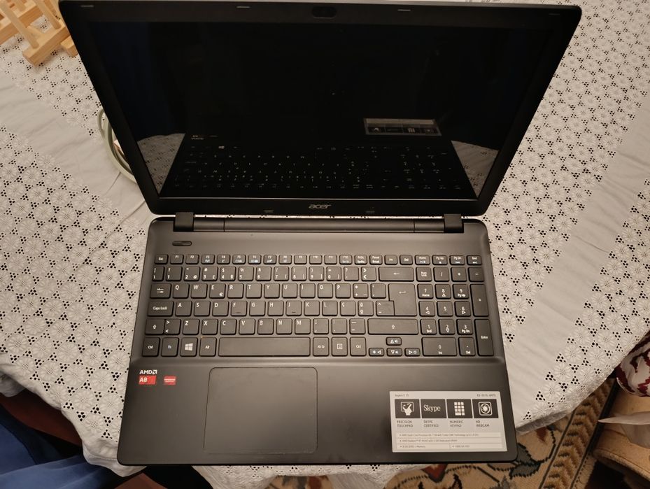 Portátil gaming Acer 15,6" A8 7100/8GB/500GB (mousepad avariado)