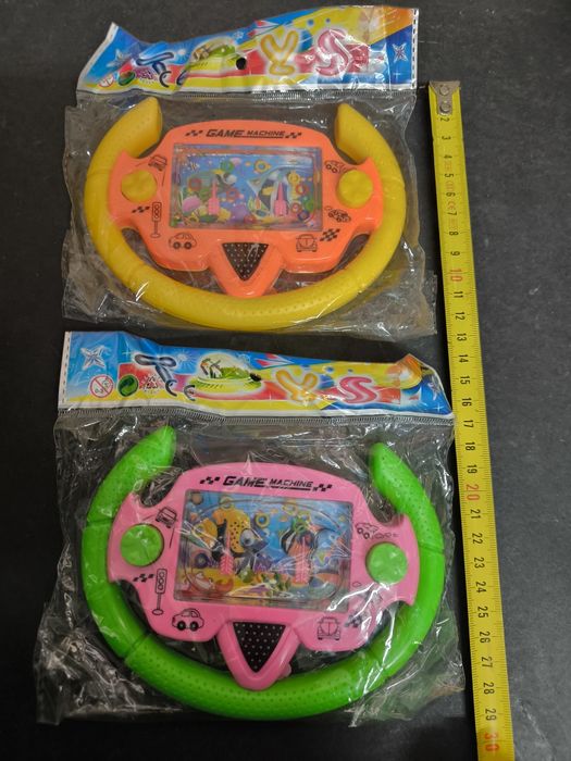 Jogo de água volante
Dois jogos de água em formato de volante, um lara