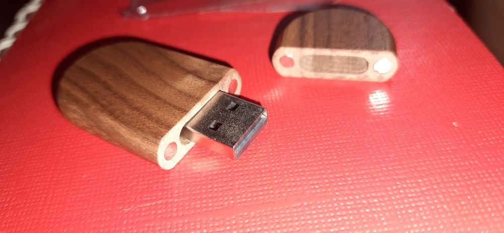 Usb flash 16 gb  - usb флешка на 16 гиг