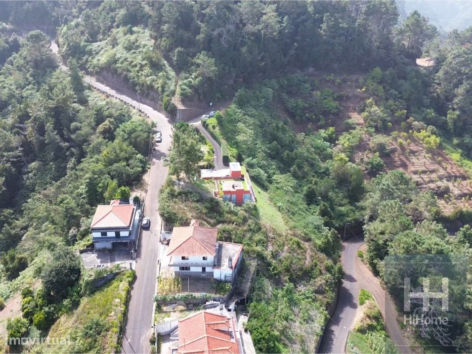 Moradia T5 para Recuperar | Ilha, Santana