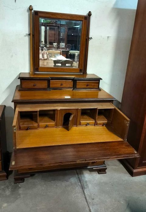 Quarto Solteiro com cama Dupla - Madeira de Mogno / Estilo em Barco