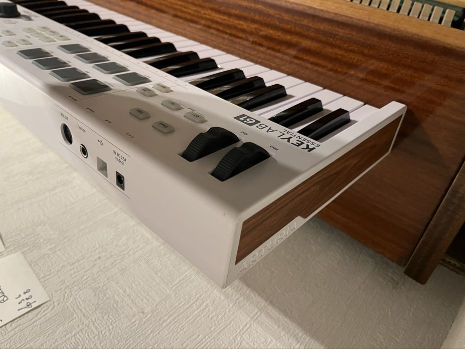 MIDI-клавіатура Arturia KeyLab Essential 61