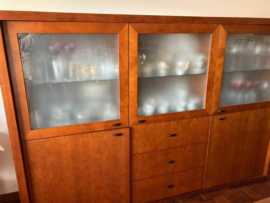 Louceiro moderno em cerejeira