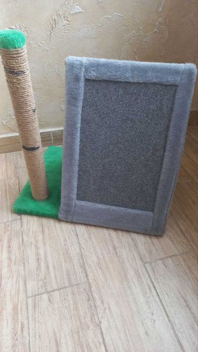 Кігтеточка з будиночком для кота