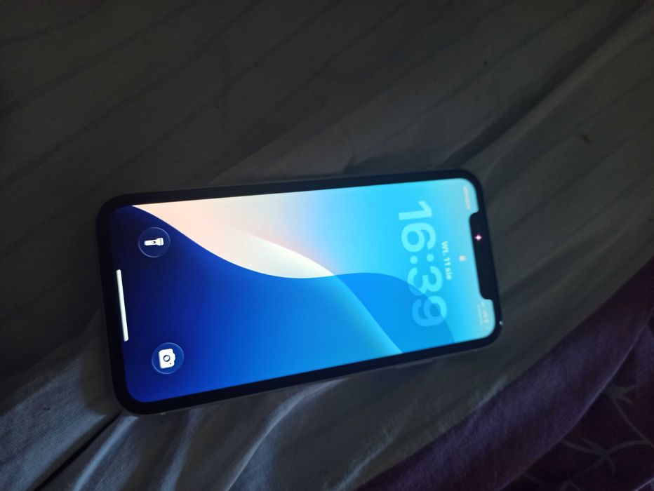 Telefon iPhone 11 biały kondycja 80%