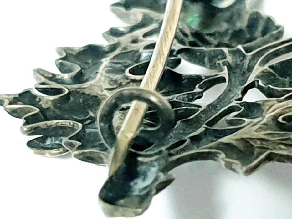 Antiga pregadeira religiosa: cardo em prata com cruz de Lorena em ouro