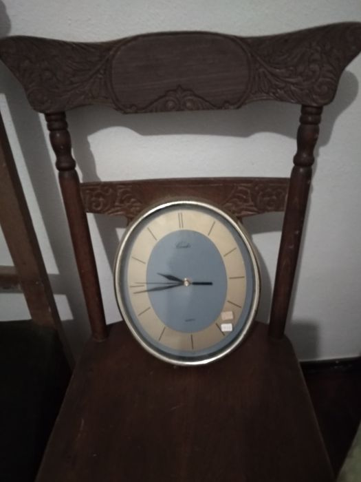 Móveis antigos para restauro