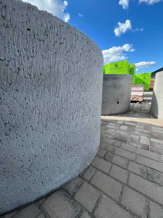 Кільця бетонні. Бетонні кришки.Люки. Труби. В наявності Сарни.Доставка