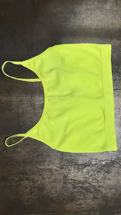 Top na ramiączkach Bershka żółty fluorescencyjny