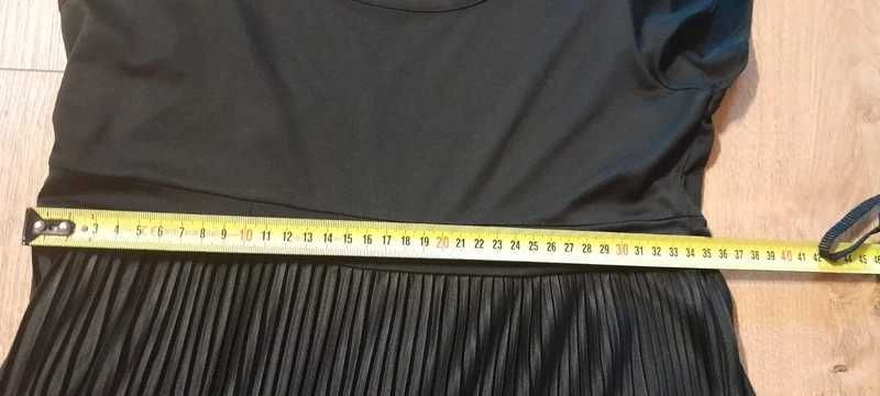 Czarna sukienka plisowana H&M 170 cm