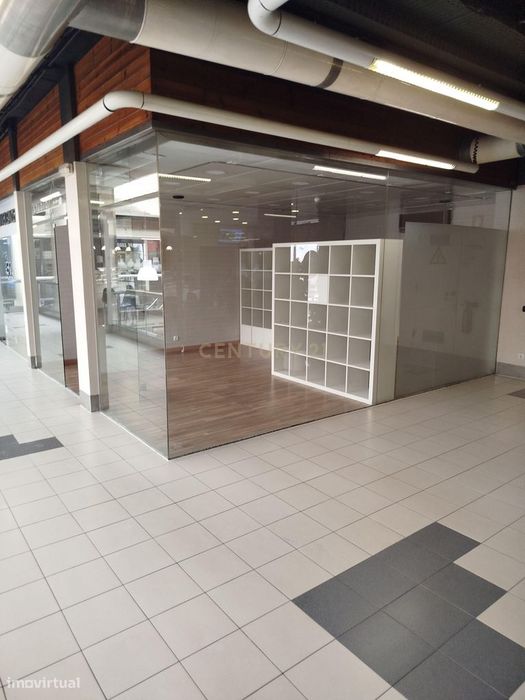 Loja no Centro Comercial Palmeiras em Oeiras
