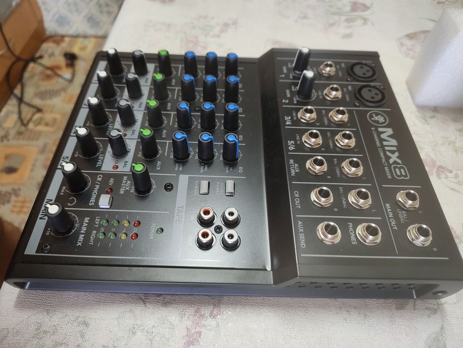 Mesa de mistura 8 canais Mackie Mix 8