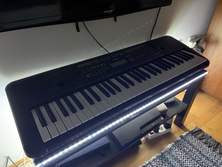 Teclado Yamaha – 61 teclas – Bom estado