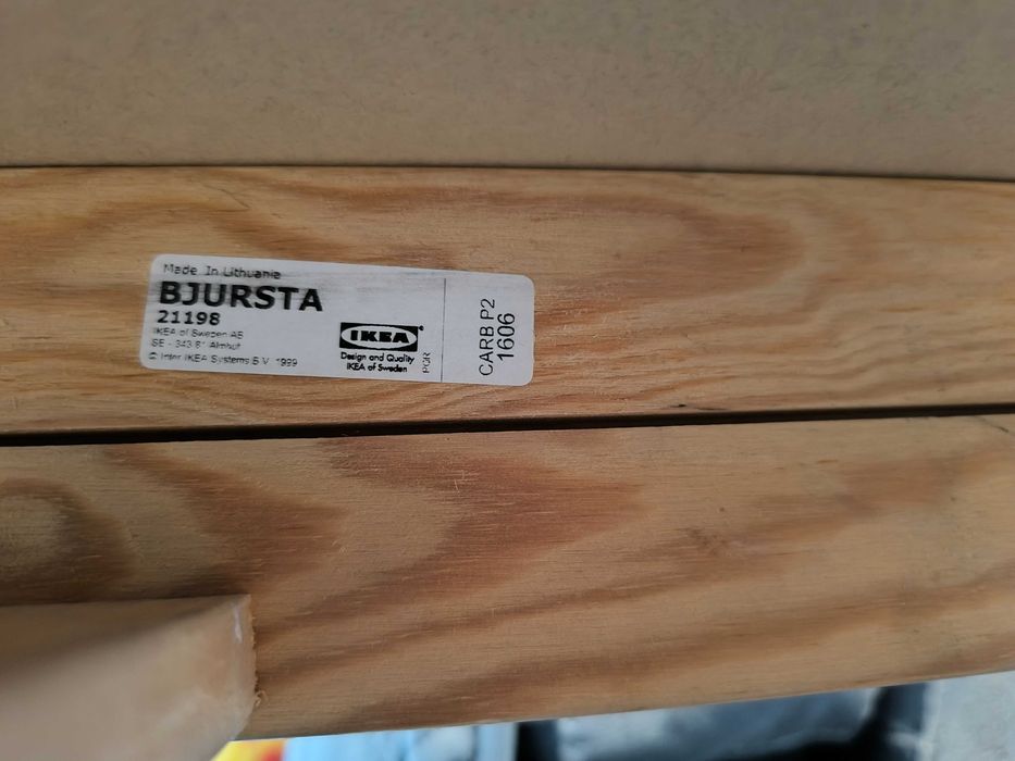 Mesa IKEA BJURSTA extensível + 4 cadeiras pretas