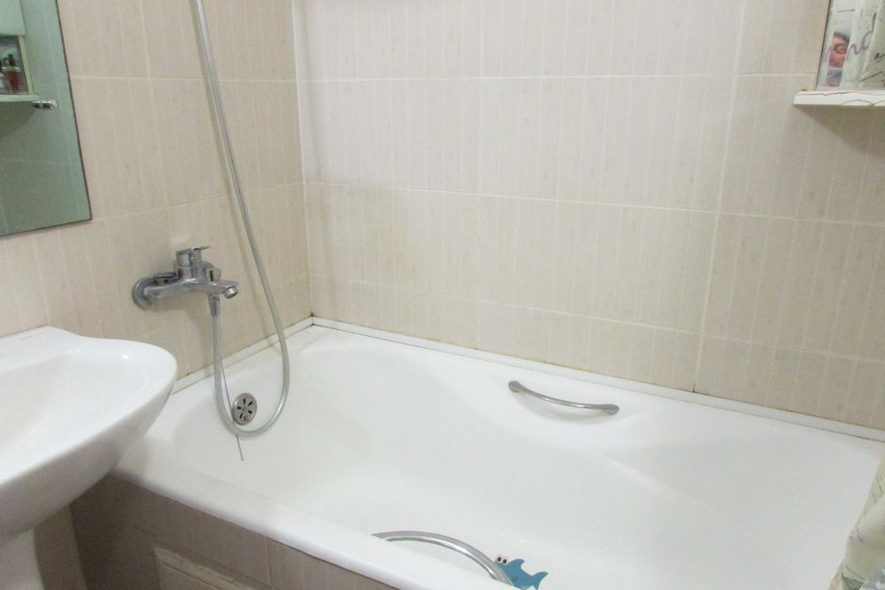 Найближчі ст. метро Мінська, Героїв Дніпра. вул. Полярна 3