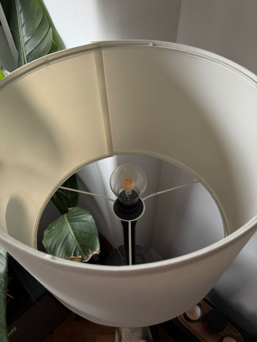 Candeeiro de pé IKEA com abajur