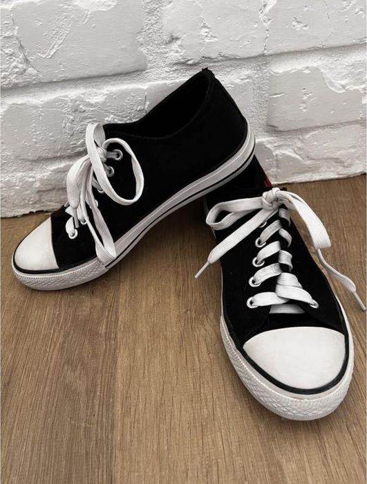 Жіночі чорні кеди