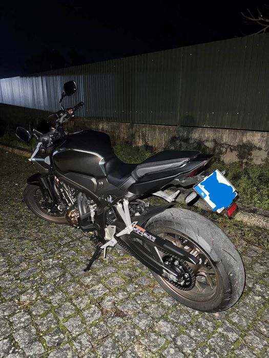 Honda CB650R 2025 35KW E-CLUTCH