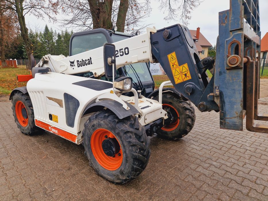 Bobcat t2250 małe gabaryty 2400h 2014r Kubota Super Stan Manitou