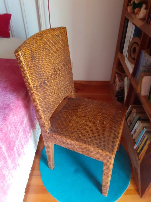 Cadeira forrada de palhinha