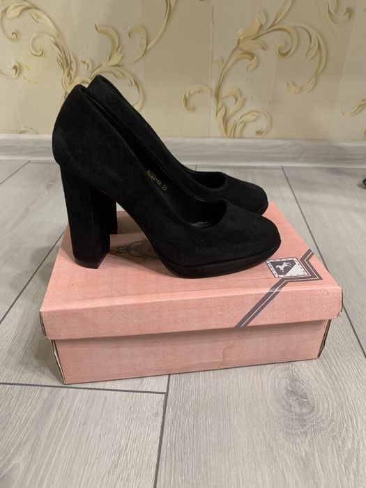 Замшевые туфли 35 размер