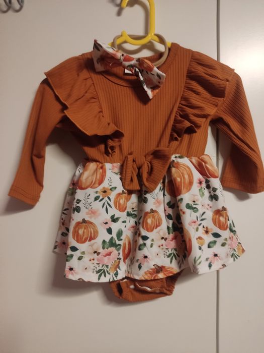 Sukienka  rozmiar 6-9 miesiąca.