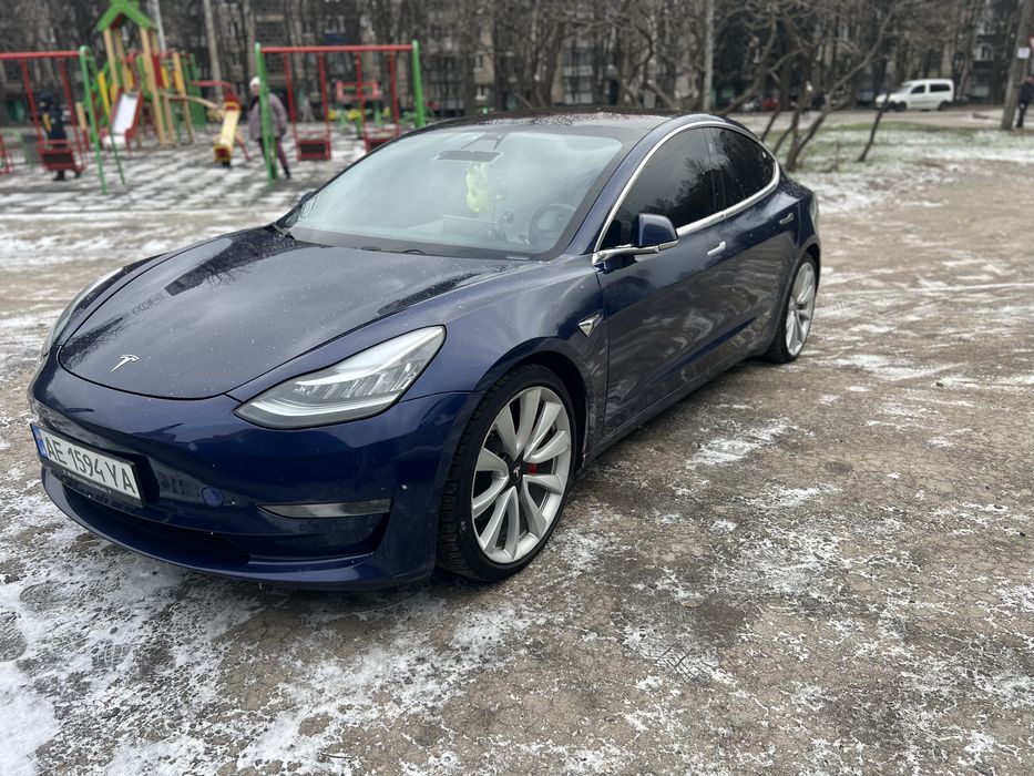Продам  теслу 3 перфоменс