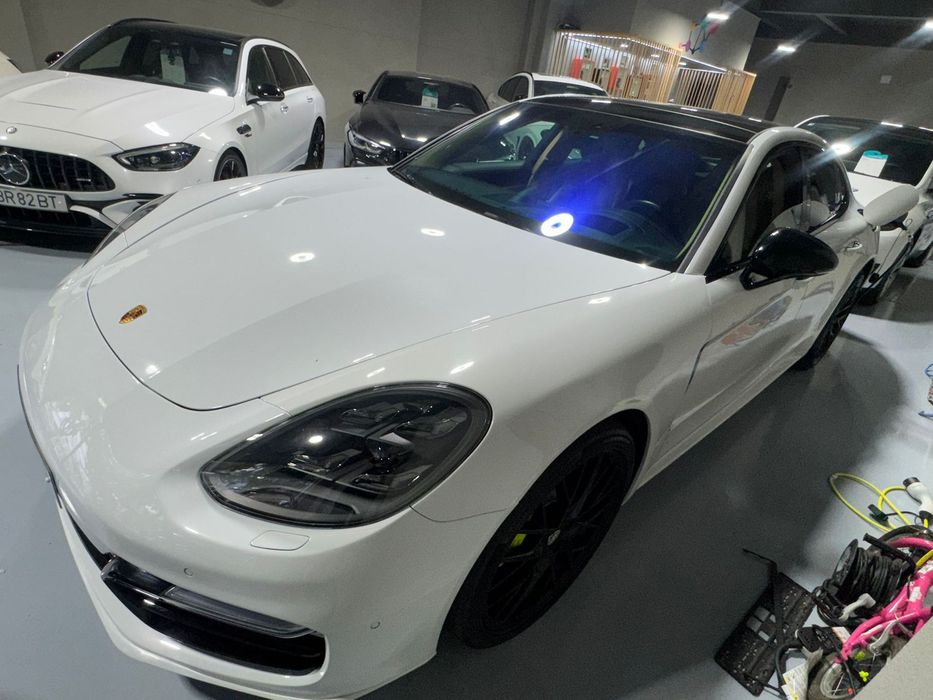 Porsche Panamera 4 E-Hybrid Platinum Edition