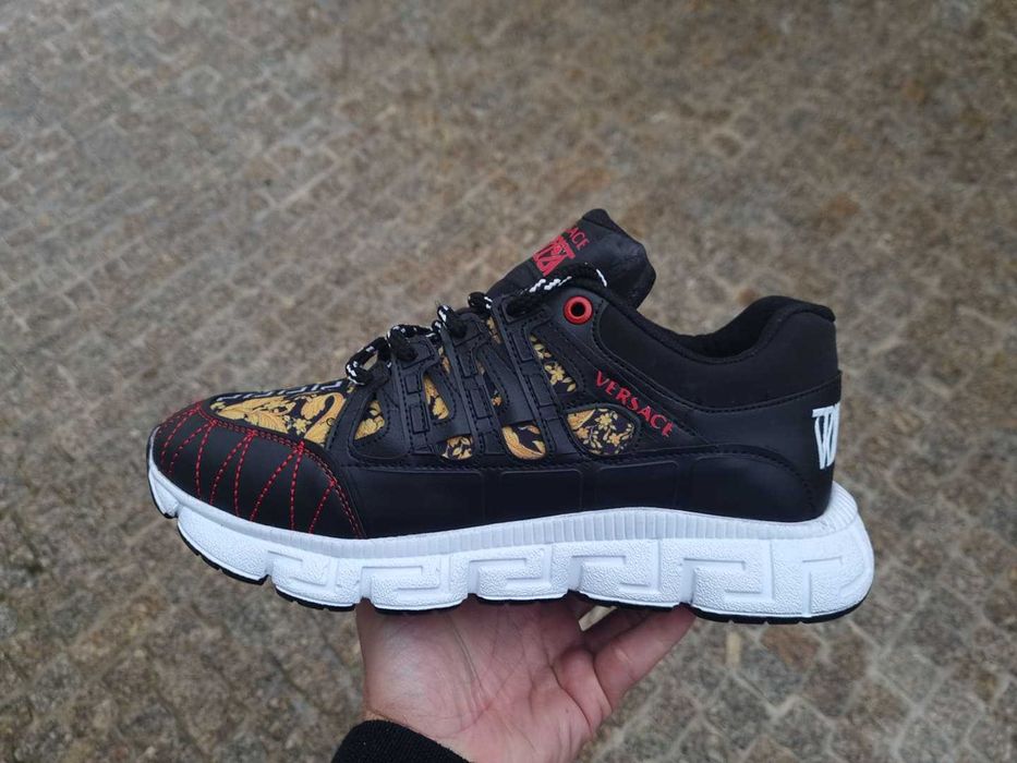 Sapatilhas modelo Trigreca pretas