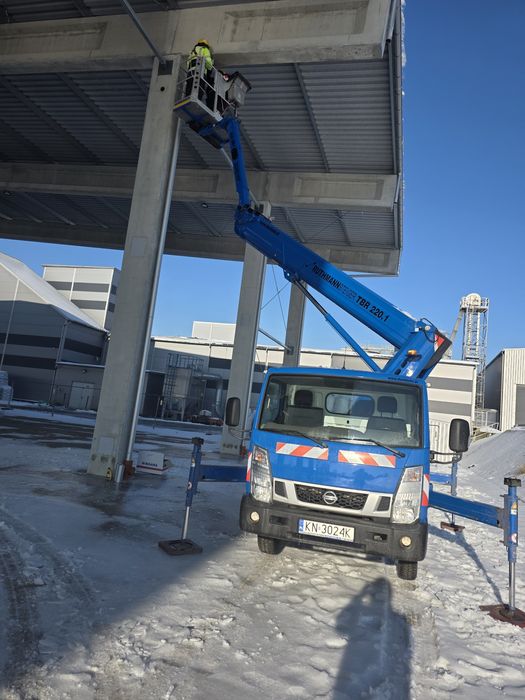 Wynajem podnośnika koszowego zwyżki z operatorem
