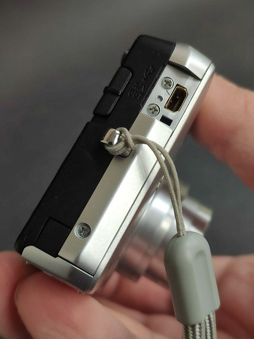 Цифровий фотоапарат Sony Cyber-shot 12.1 MP