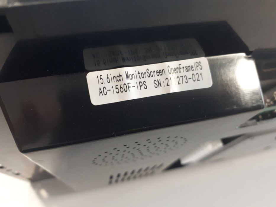 Портативний IPS монітор 15.6 для реклами з вбудованим плеєром