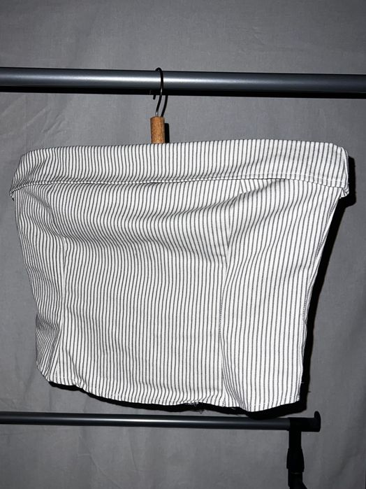 Топ розміру L. Білий в тонку чорну лінію