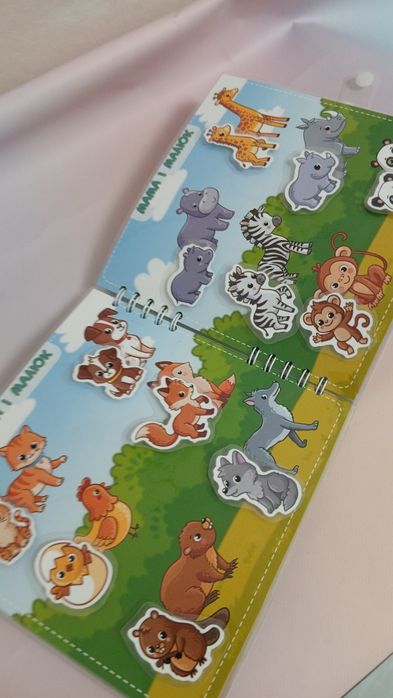 Перша книга малюка на липучках
