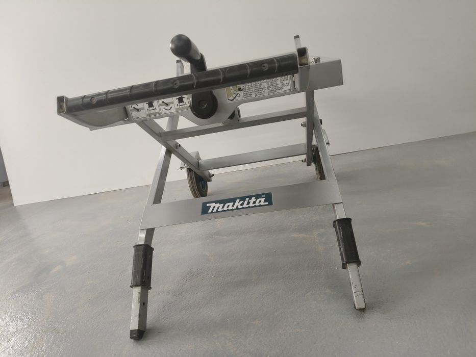 Piła  MAKITA MLT 100.