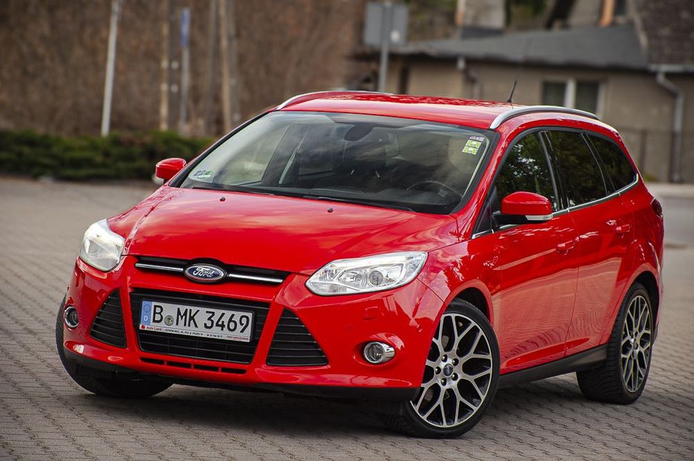 Ford Focus 1.6 benzyna 182KM full opcja titanium plus led xenon skóra kamera
