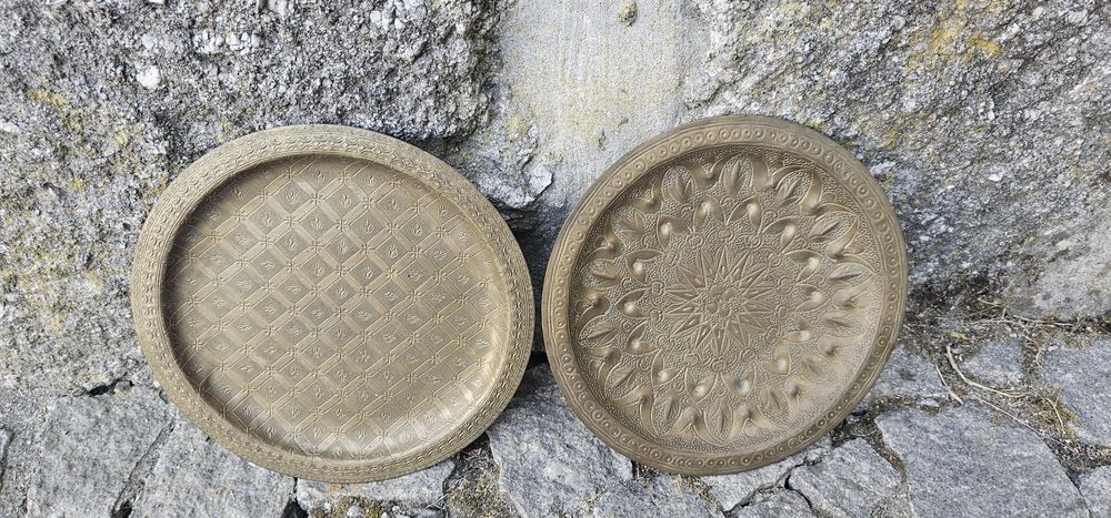 2 pratos de cobre. 25cm diâmetro