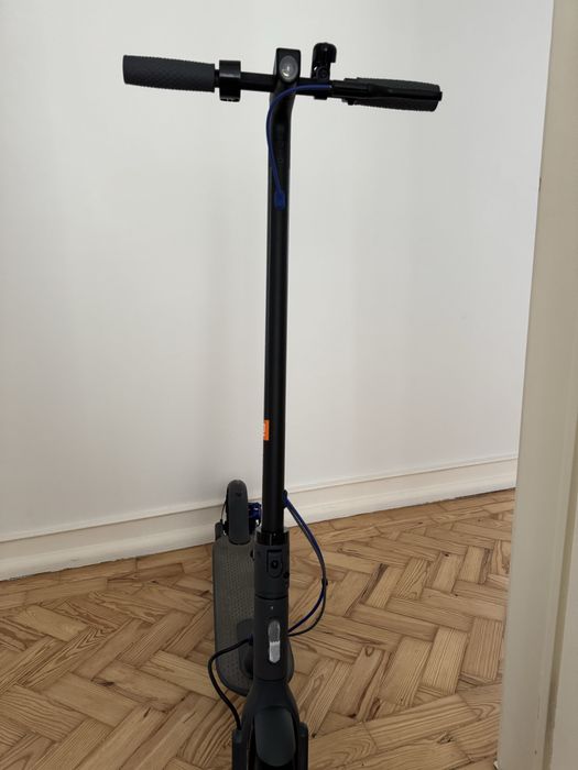 Xiaomi Mi Electric Scooter 3 — Como Nova
