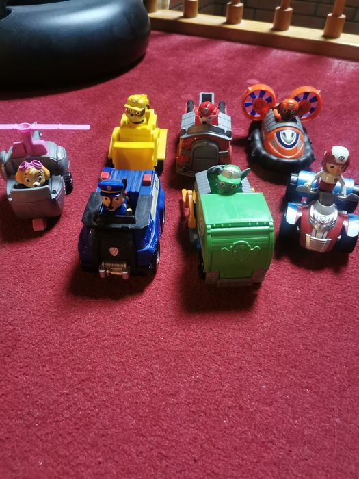 Auta Psi Patrol ok.14 cm długie 7 szt.