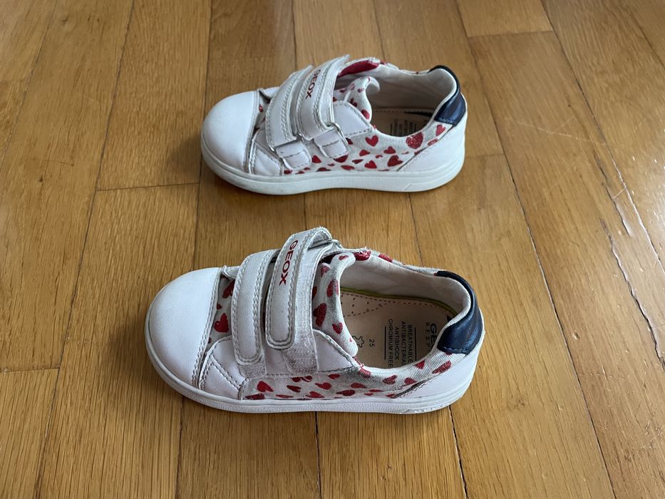 Sapatos  com corações menina Geox 25