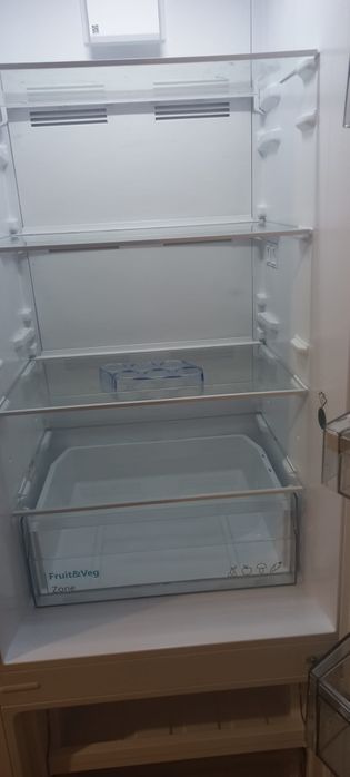 Lodówka Sharp roczna-gwarancja,wys.180cm,biała