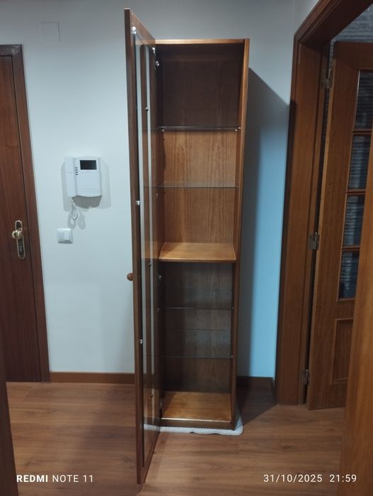 Cristaleira em madeira maciça de pinho mel