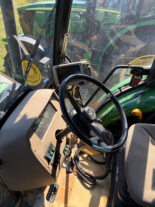 Трактор John Deere 6135B