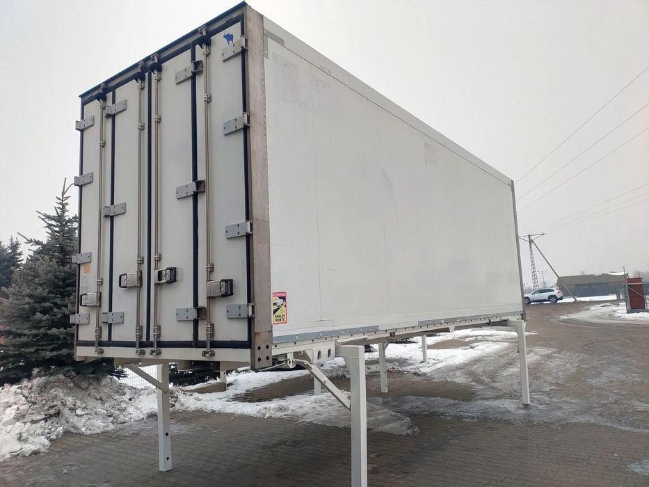 Schmitz Cargobull Izoterma BDF SCHMITZ 17r wysokość w środku 255 cm  Izoterma BDF SCHMITZ 17r wysokość w środku 255 cm