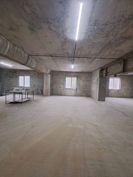 Продам комерційне приміщення 390м2 метро "Берестейська"
