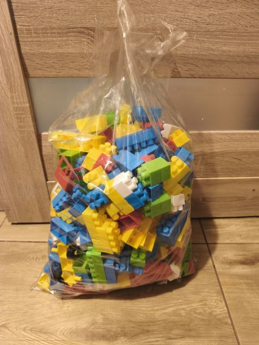 Worek plastikowych klocków