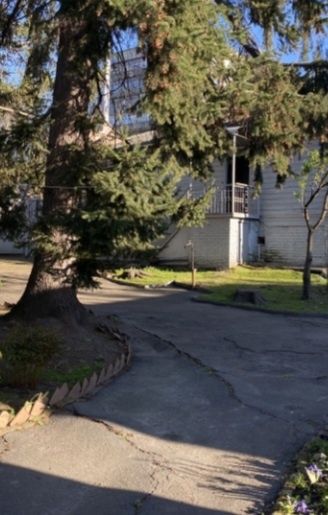 Ваша мрія !!!Старовинна садиба  в Центрі  міста з великою ділянкою