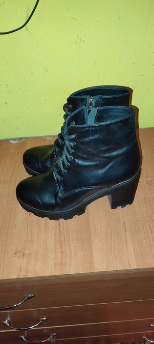 Продам Деми ботинки кожаные